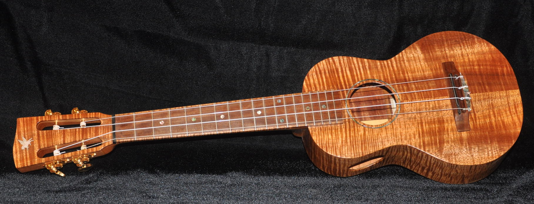Pegasus Guitars & Ukuleles. A site for enthusiasts of handmade 